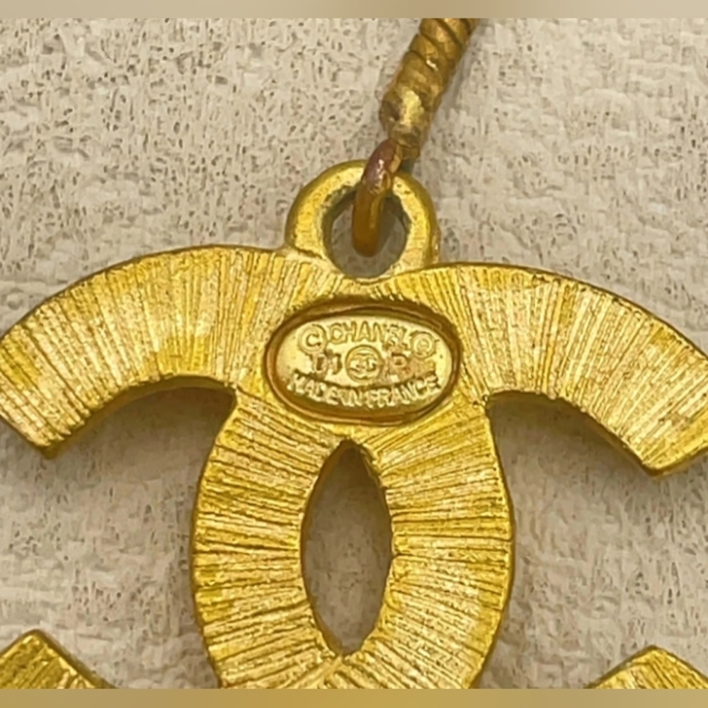 SALE! CHANEL Gold Plated Crystal Heart Lariat Necklace Feat Iconic CC Logo/Box - Picture 7 of 16